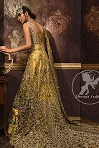 Golden organza lehenga comes with a pure crinkle chiffon dupatta having heavy embroidery. The dress comes with a front-open long-back trail gown.