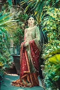 The shirt has been adorned with an embellished neckline. Large embroidered border crafted on hemline. Work border crafted on sides slit. Full-length sheer sleeves and Round neckline.