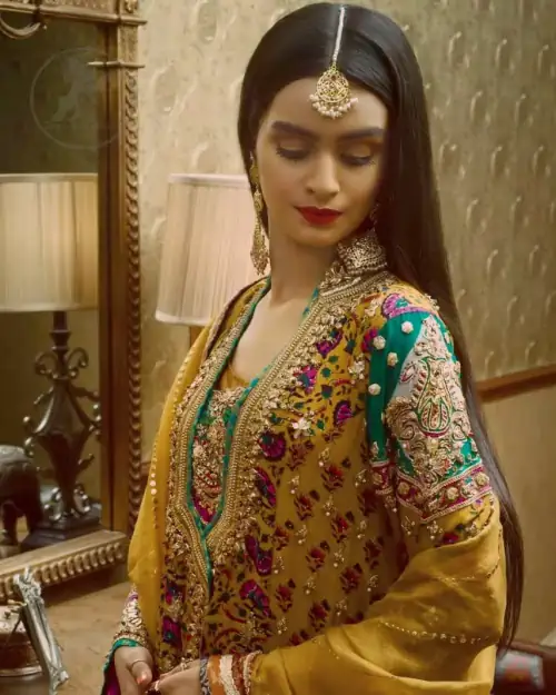 This outstanding angrakha shirt embellished with floral thread embroidery. It is allured with resham, kora dabka, tilla and pearls. Sleeves