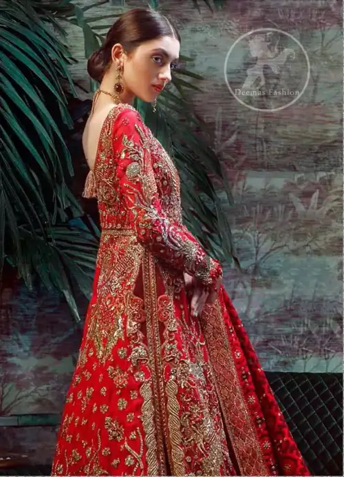 This dress is beautifully sculptured with floral thread embroidery. The halter shaped neckline meticulously highlighted with antique shaded kora, dabka,