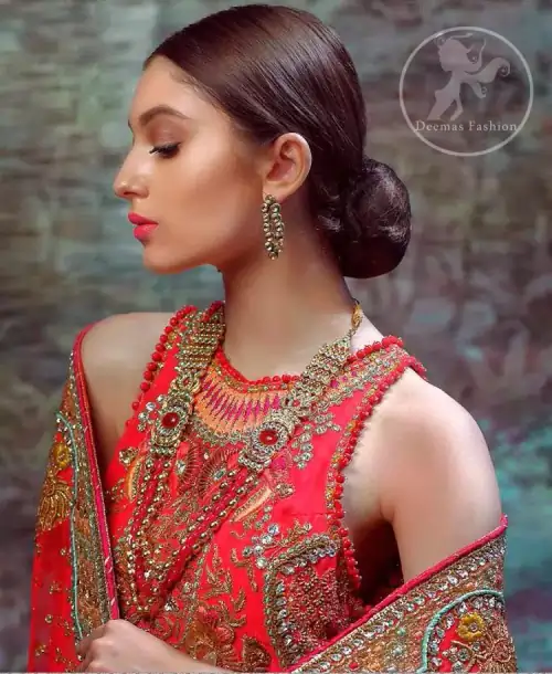 This dress is beautifully sculptured with floral thread embroidery. The halter shaped neckline meticulously highlighted with antique shaded kora, dabka,