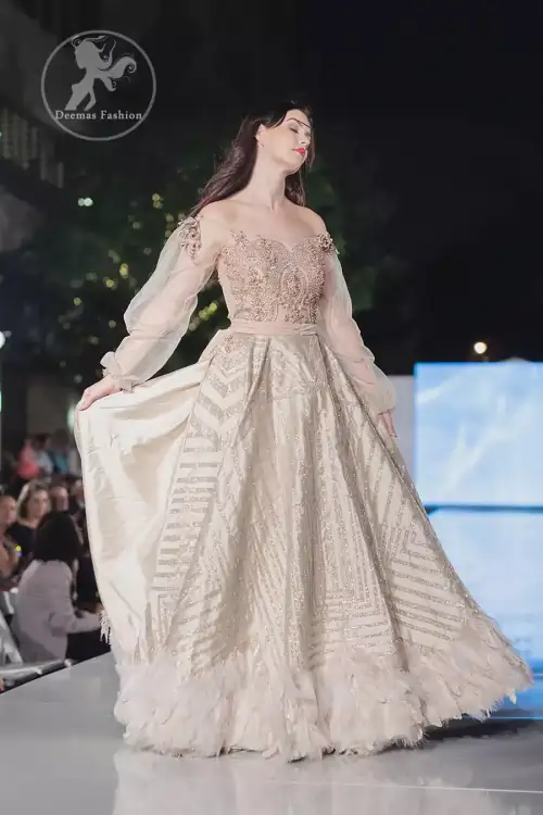 This dress is timeless beauty. The sweetheart neckline is decorated with intricate stones and sequins. Antique shaded kora dabka enhanced