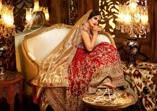 Reflecting royalty and the majestic beauty of statuesque shape and silhouette this bridal dress is perfect for your special day.