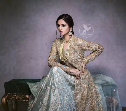 This regal regent gray outfit is an immensely captivating traditional piece, enhancing the art of classical heritage showcasing the craftsmanship