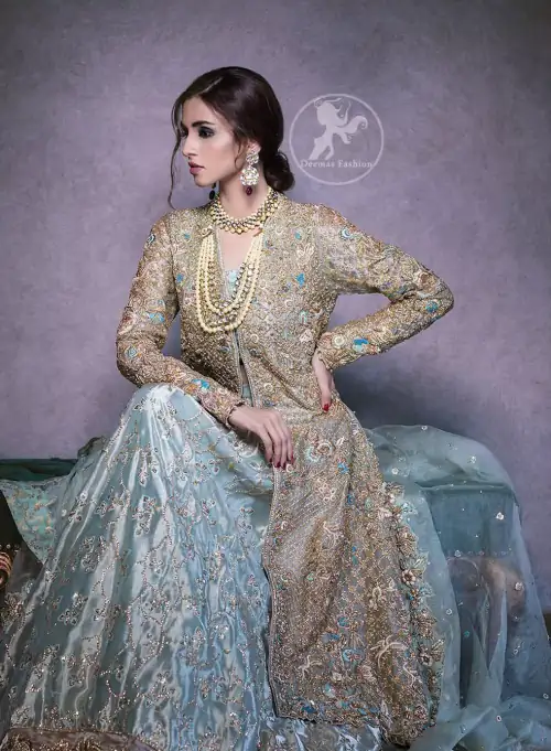This regal regent gray outfit is an immensely captivating traditional piece, enhancing the art of classical heritage showcasing the craftsmanship