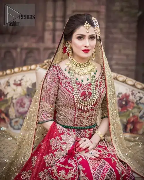A bed of red roses translated onto a dress decorated, elaborate and flamboyant elegance. This bridal wear is perfect for