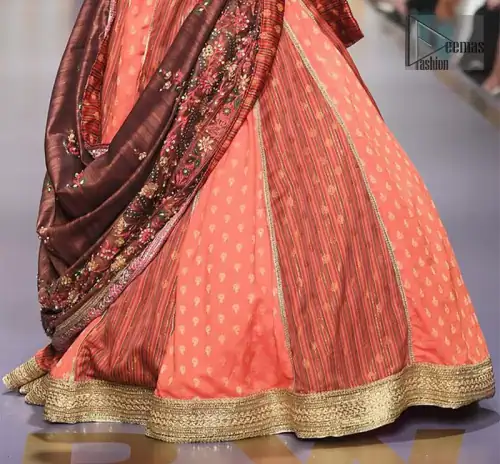 This dress is majestic beauty and perfect for mehndi mayon day. Delicately crafted and personifying chic elegance with an element