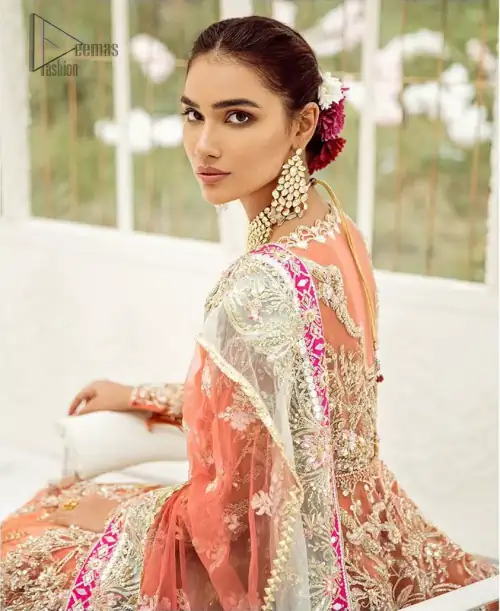 Captured in traditional silhouette, The bridal stands out due to its uniqueness and the perfect fusion of modern cut and