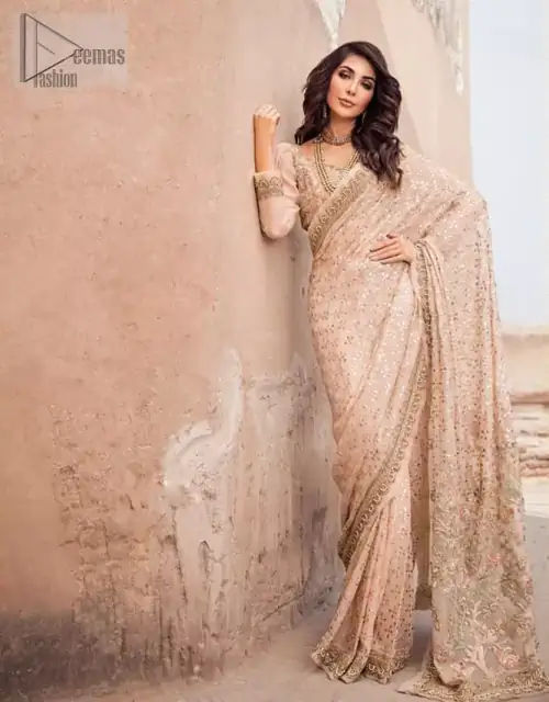 Steal the show with this endearing chiffon saree with intricate yet rich mukesh details. Crafted artfully with detailed thread embroidery