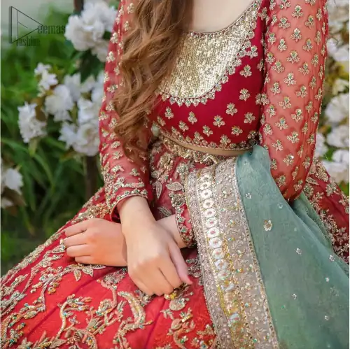 Make a special day even more magic with our exquisite bridal dress. This wedding dress is elegant and eye-catching in