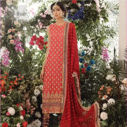 A perfect ensemble for this festive season with divine detailing of zardozi work. This outfit is an immensely captivating traditional