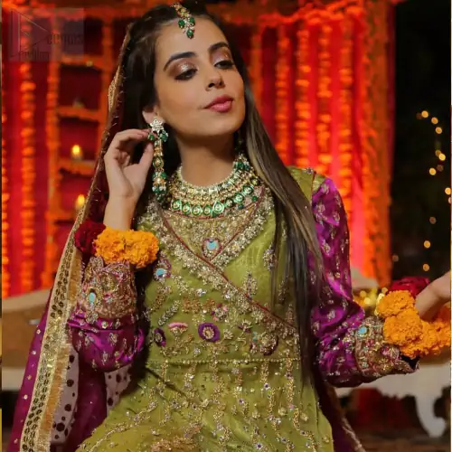 Nothing speaks of femininity and class louder than this mehndi outfits for bridesmaids. The sequinned whimsical florals embroidered across the