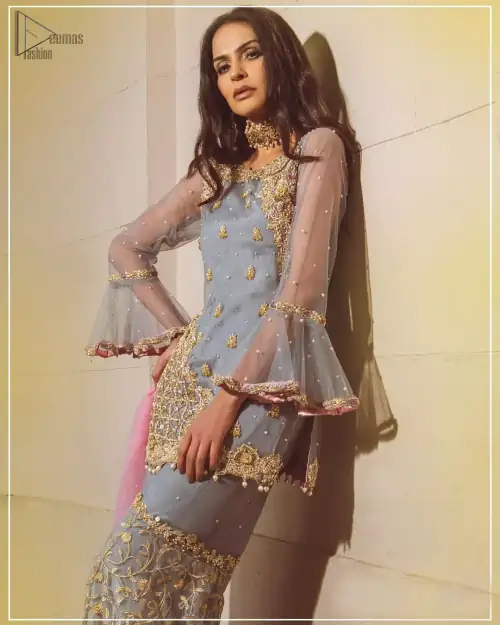 Embrace the season of festivities with this beautiful dress. The chic yet elegant outfit is decorated with golden embroidery, embellished