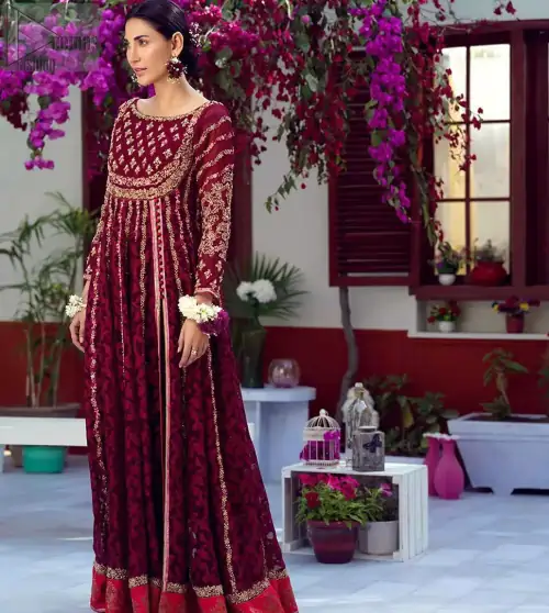 The perfect combination of tradition and class. With a lot of attention to detail, the intricate zardozi work with using