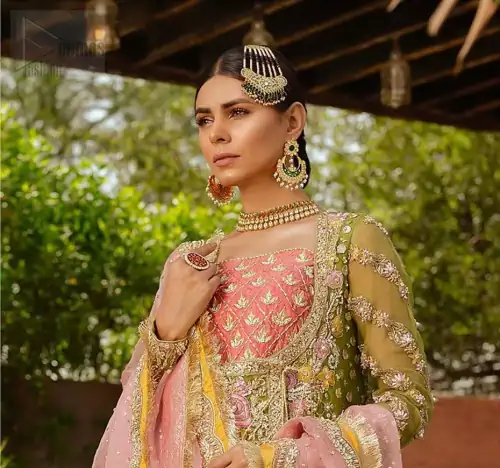 We have brought a charismatic charm to the traditional motifs and cuts. Our embroidery is rich in detailed traditional techniques