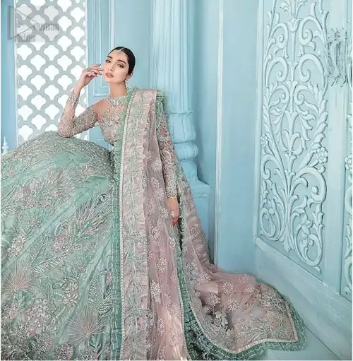 A enchanting amalgamation. This fairytale ensemble is everything that you need to impress everyone. The fusion of rich fabrics intricately