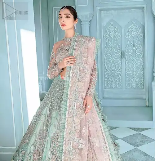 A enchanting amalgamation. This fairytale ensemble is everything that you need to impress everyone. The fusion of rich fabrics intricately