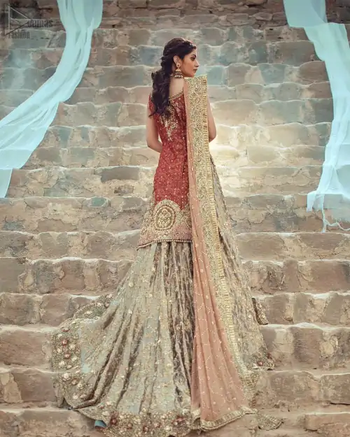 An uplifting look for any formal occasion. This wedding outfit is emphasized with zardozi work. The shirt is beautifully decorated