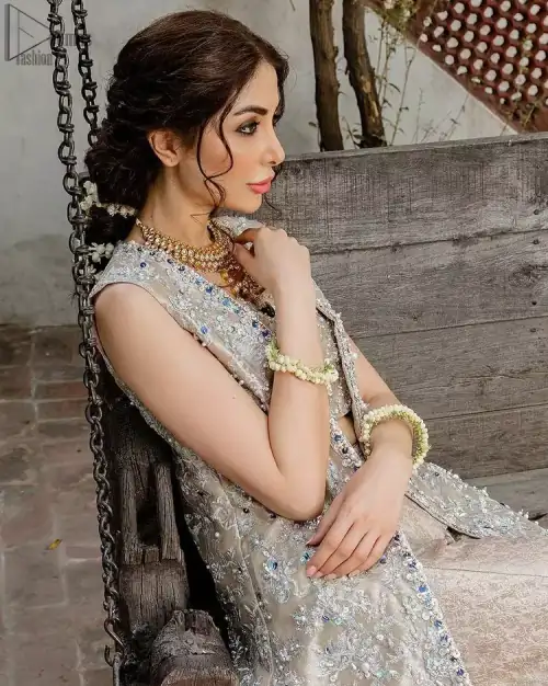 This sleeveless blouse follows an open front, lined beautifully with geometric patterns. A traditional design of mesmerizing silver embroidery intensifies