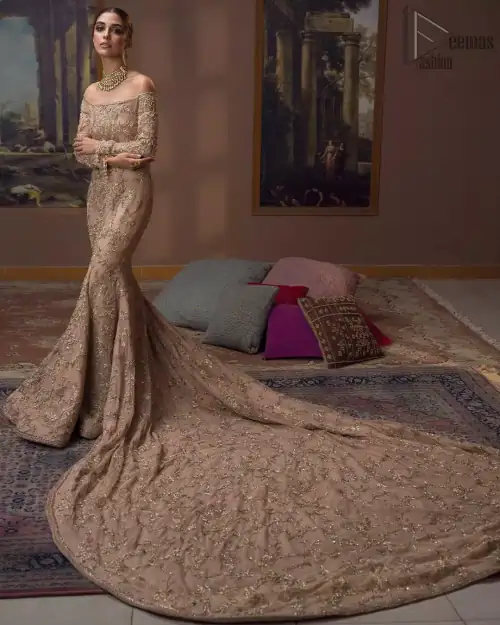 Take a step towards refreshing your wardrobe with our fawn off-shoulder back train mermaid gown. The outfit is perfected with