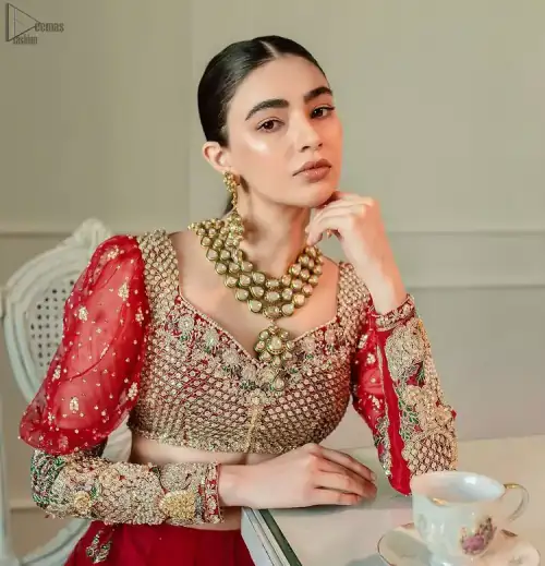 The red Lehenga Blouse comes with full sleeves and is made with the purest organza, while a sweetheart neckline follows