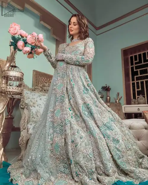 This style-savvy bride totally pulled off our classic bridal wear with unmatchable grace-giving major bridal goals. Featuring beautiful handwork, this