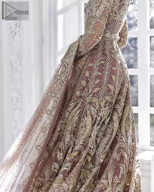 Every bride is the queen of her big day, which is why she deserves an imperial look. The Tea Pink