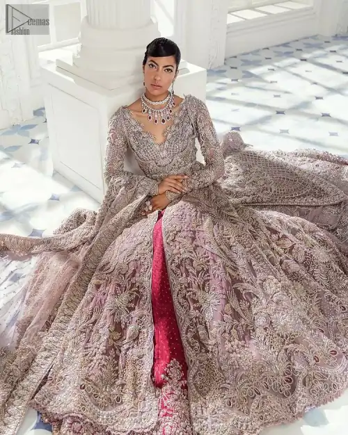 Every bride is the queen of her big day, which is why she deserves an imperial look. The Tea Pink