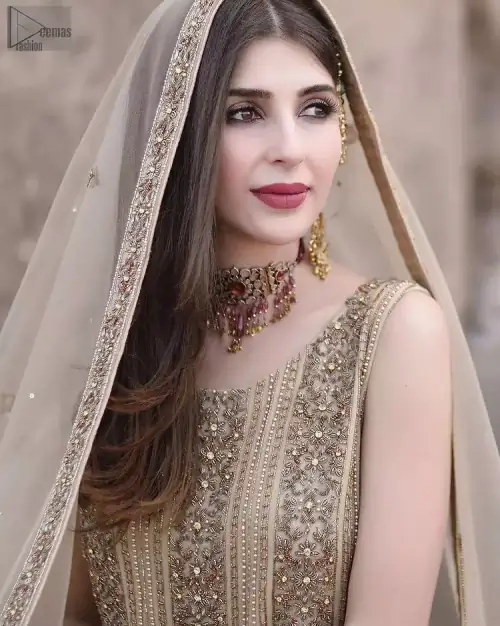 Captured in a traditional silhouette, this bridal wear stands out due to its uniqueness, the perfect fusion of modern cut