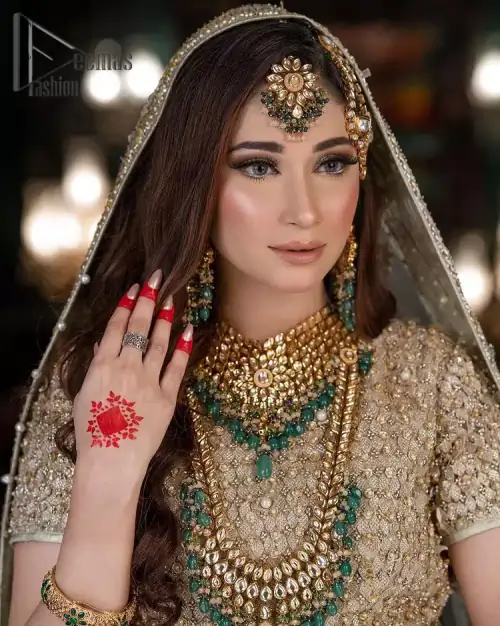 Nothing seems more promising than a Light Fawn colour for your big day. So, entertain your day with this outstanding