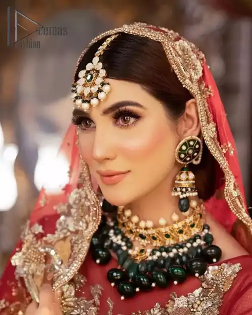 Take your style up a few notches with this bold yet elegant piece on your Big day. This red full