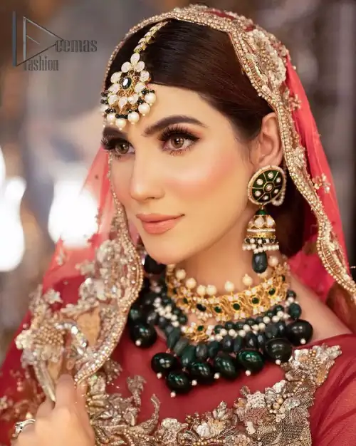 Take your style up a few notches with this bold yet elegant piece on your Big day. This red full