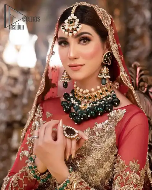 Take your style up a few notches with this bold yet elegant piece on your Big day. This red full