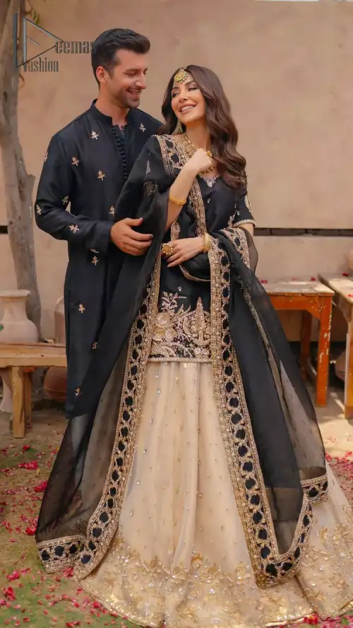 Do you want to feel like a superstar? So this stunning article is designed only for you. Just wear our