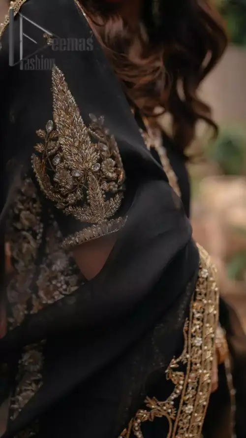 Do you want to feel like a superstar? So this stunning article is designed only for you. Just wear our