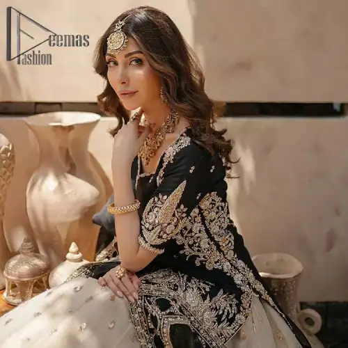 Do you want to feel like a superstar? So this stunning article is designed only for you. Just wear our