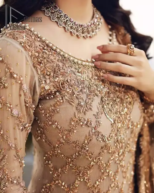 Opt for a versatile outfit for your Nikkah that is the perfect amalgamation of splendid colors, deluxe fabrication, and exquisite