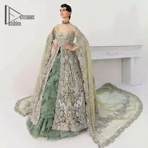 Confected on a luxury outfit with spectacular colors and contrast, this style serves for an elevated look. Delicate embroidery of