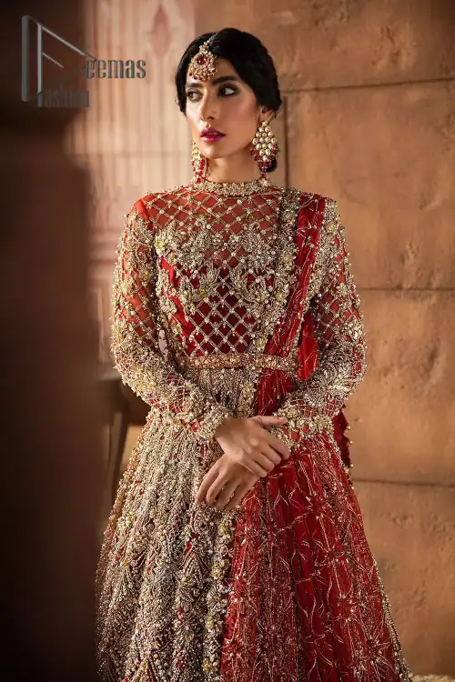 There are days in life when you fall in love with red love tone. As every bride wants red for
