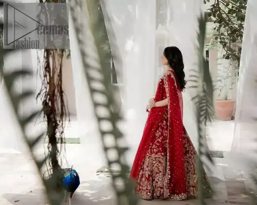 Envelop yourself into the dazzling love affair. Surprise everyone with this deep red article on your Big day. Stating this