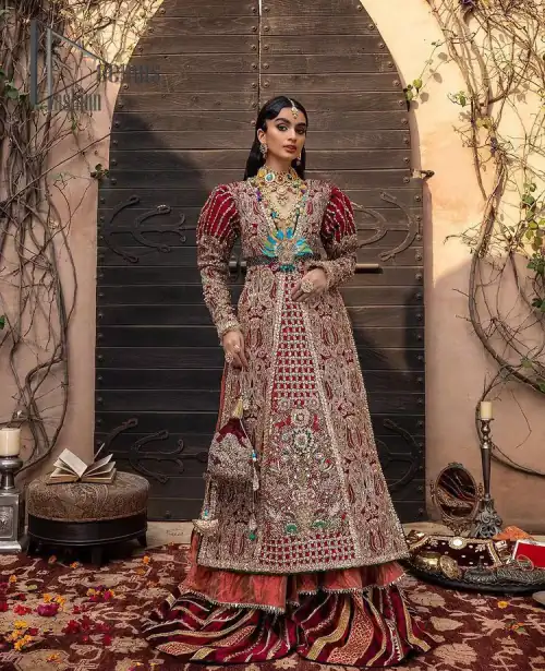 Look in my eyes, look how they shine for you and everything you do. DeemasFashion presents a very traditional outfit