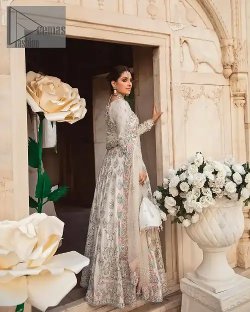 Ivory is effortlessly snappy and fun with the essence of pop. Introducing the Walima outfit for the happiest bride. Starting