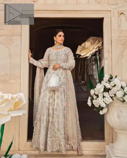 Ivory is effortlessly snappy and fun with the essence of pop. Introducing the Walima outfit for the happiest bride. Starting