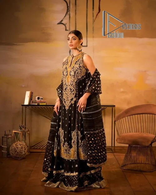 Black is just a vibe in any kind of party. DeemasFashion presents a luscious black base that serves as a