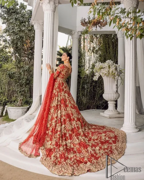 Feels just redish on your Big day to make your day lovely and romantic. DeemasFashion presents this Pakistani reception wear