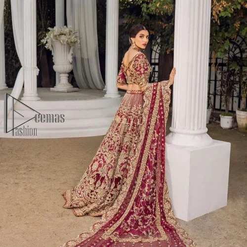 Make your day more lovely by wearing maroon colours. Maroon is just the star among all colours for the bride's