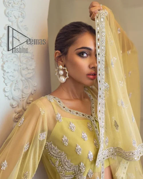 The love we share will make her mehndi day super duper amazing. This mehndi wears an olive front open shirt