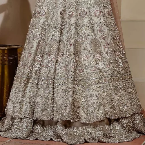 Walk with style on your Nikah day and let the flare follow! This light fawn flare maxi is decorated with