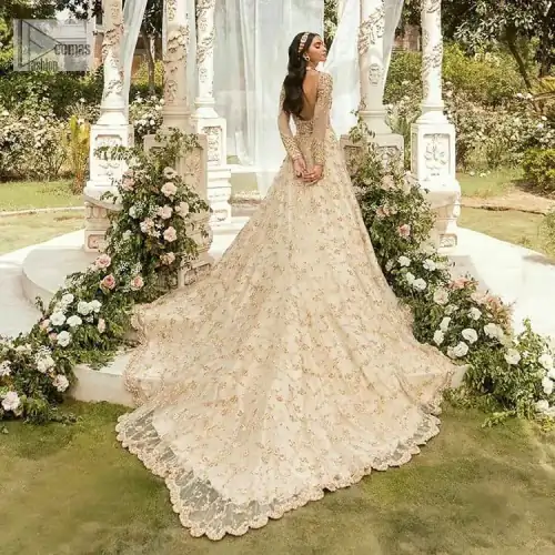 Mark your Nikah day in a calendar as a special one with this marvellous outfit. DeemasFashion presents this outfit in