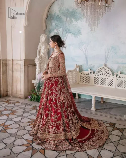 Bright and blissful! This ensemble is the epitome of grace.  The maxi is fully emblazoned with tilla, dabka, kora, Kundan